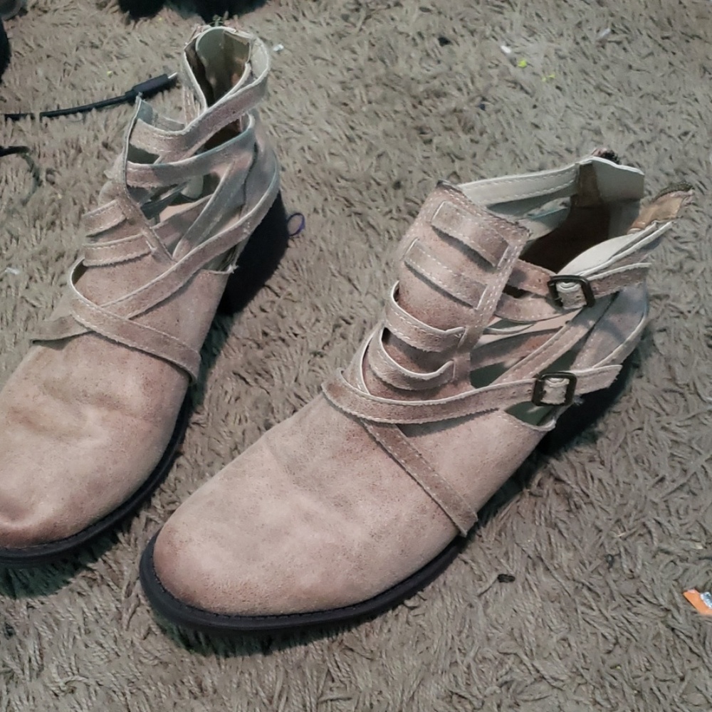 Shoses - Picture 2 of 2